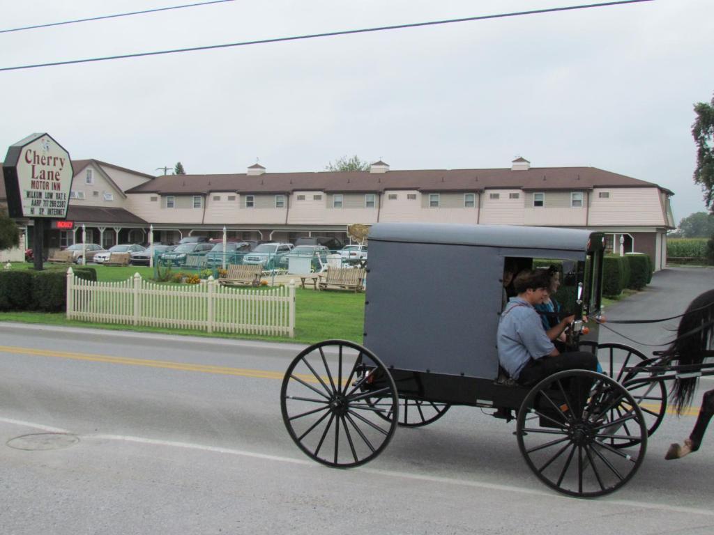 Cherry Lane Motor Inn Amish Country 롱크스 외부 사진