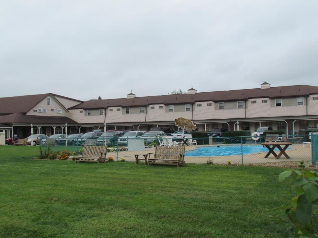 Cherry Lane Motor Inn Amish Country 롱크스 외부 사진